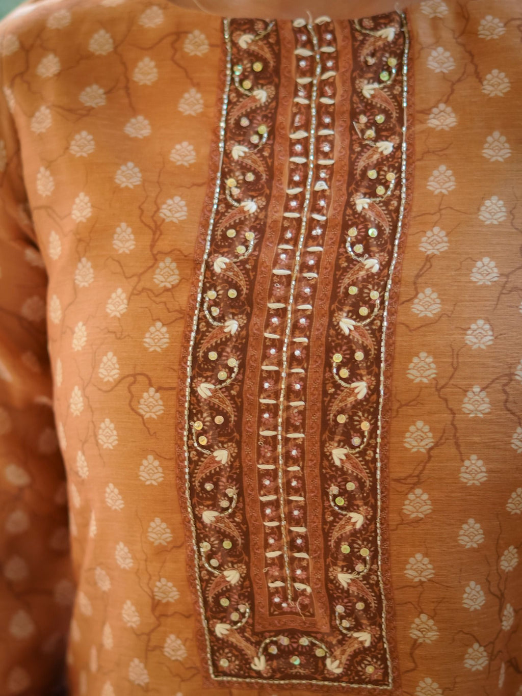 House of Sdaa Warm Brown Printed Kurta Set. HSDAASKBC000003