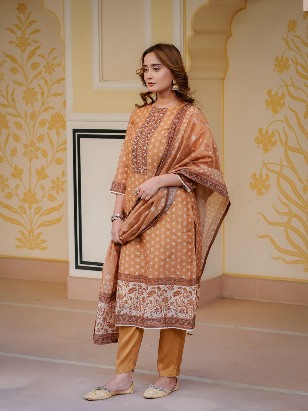 House of Sdaa Warm Brown Printed Kurta Set. HSDAASKBC000003