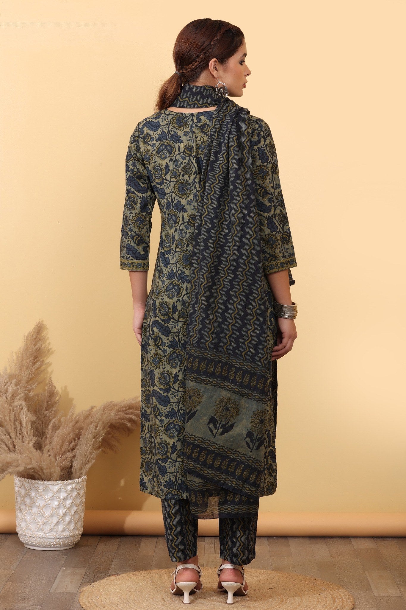 House of Sdaa Olive Green Floral Printed Kurta Set with Dupatta HSDAASKST000001