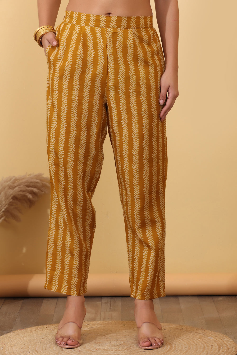 Mustard Printed kurta set .HSDAAMLSK000011