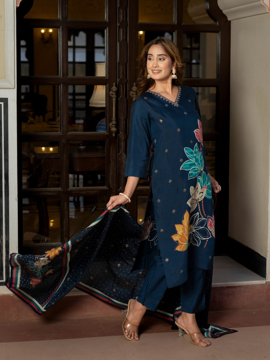 Blue floral printed Kurta Set.