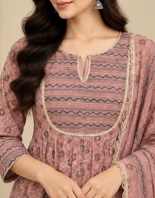  Mauve silk blend kurta with keyhole round neck and decorative printed yoke close-up
